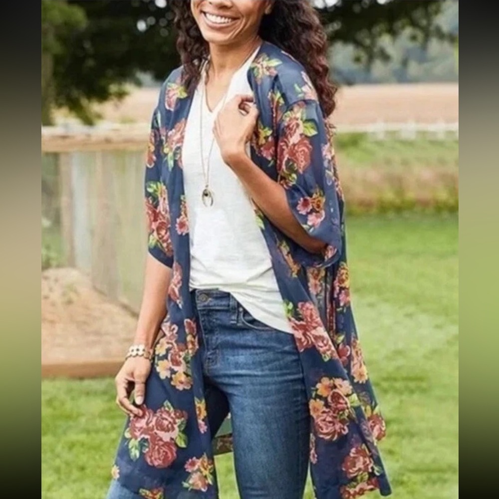 MATILDA JANE. Floral Kimono Cardigan. Size M/L.